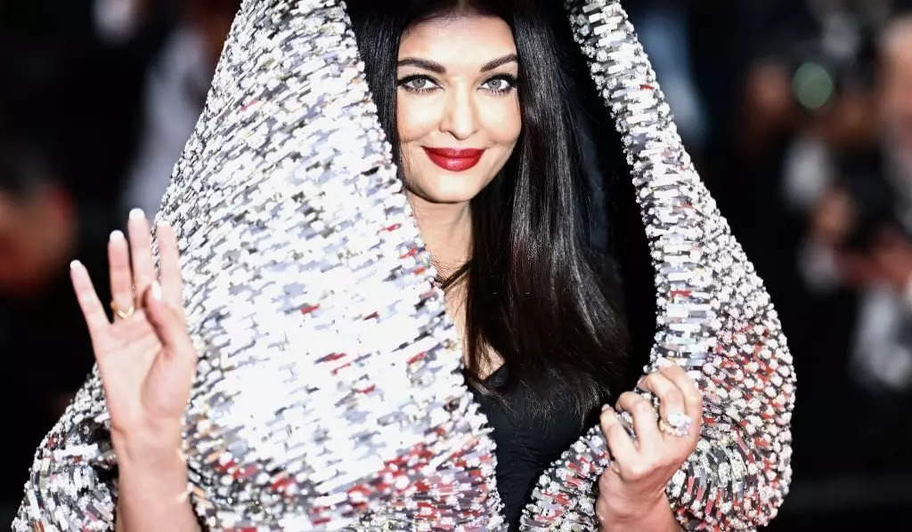 Cannes 2023 Flop Or Hit Aishwarya Rai Bachchan S Dramatic Hooded Gown