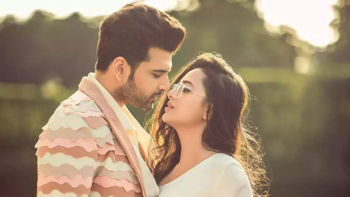 Excl Karan Kundrra Slams Breakup Rumours With Gf Tejasswi Prakash