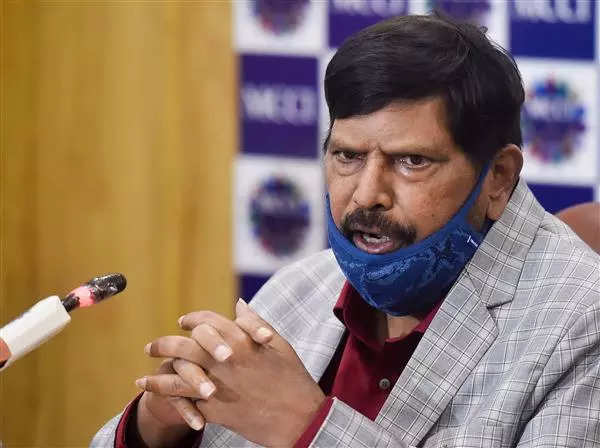 Ramdas Athawale Calls Devendra Fadnavis Kingmaker Seeks Berth For