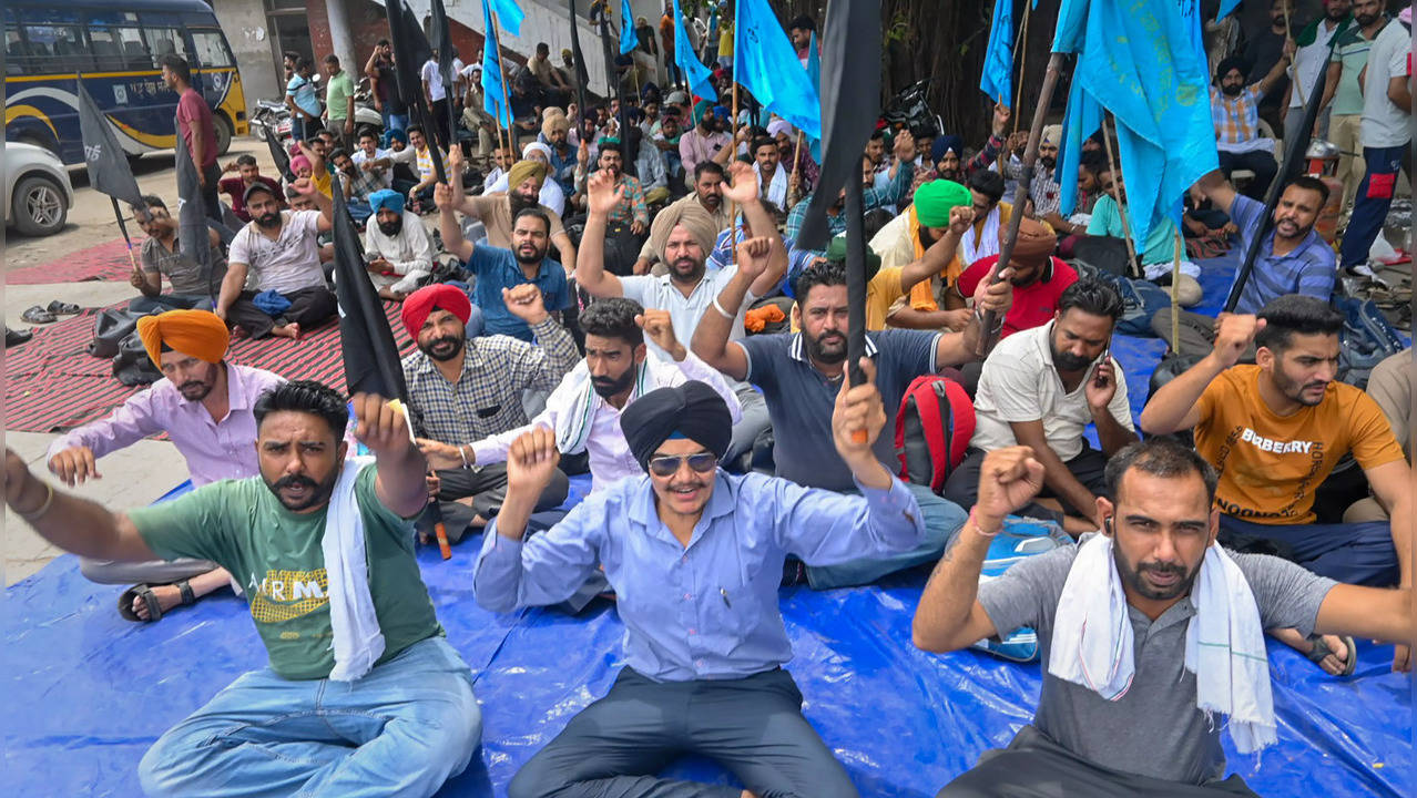 Punjab Bus Strike People Suffer As Roadways And Prtc Employees Go On