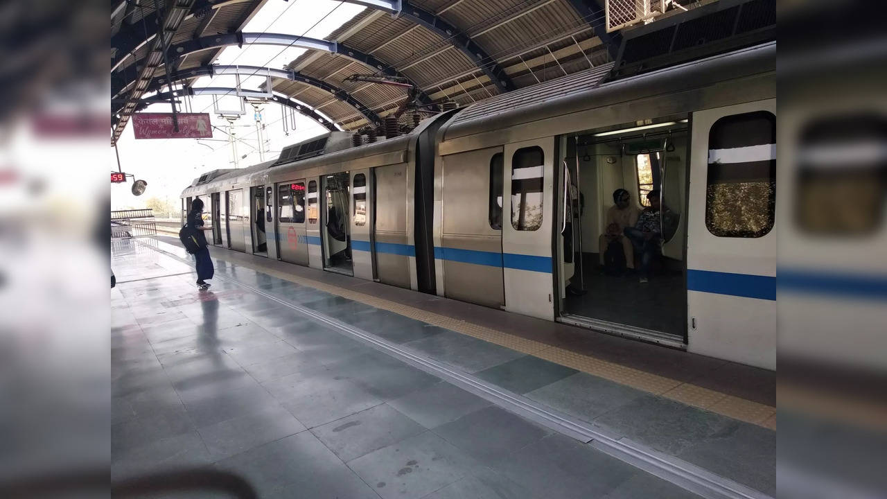 Delhi Metro Blue Line Connecting Dwarka With Noida And Vaishali