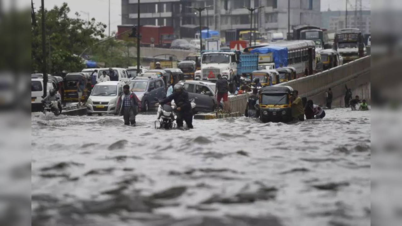 Mumbai Rains Heavy Downpour Causes Waterlogging Traffic Congestion In