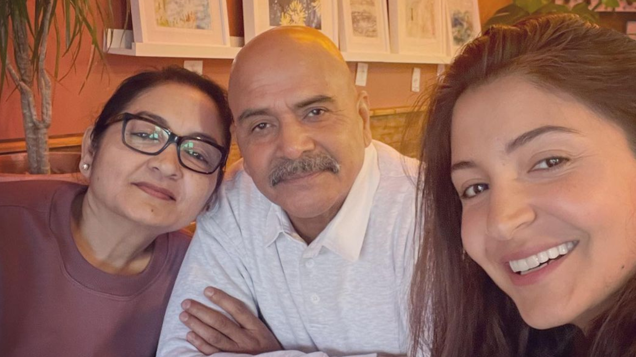 Anushka Sharma Enjoys Delish Breakfast Date With Her Parents Hubby