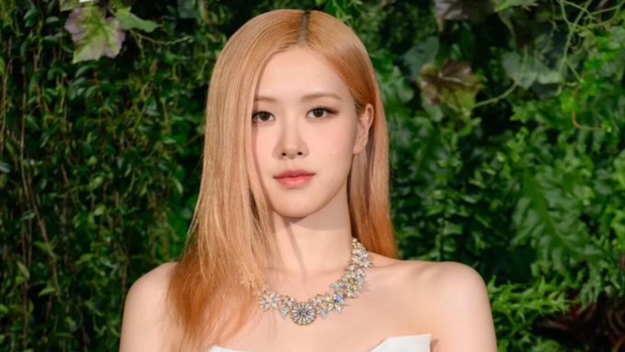 Blackpink s Rosè steals the show in flowers and leaves inspired