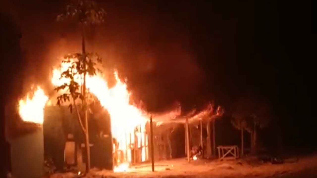 Video Former Tripura Cm Biplab Deb S Ancestral Home Set On Fire