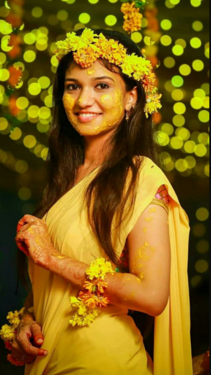 Photo of Floral hairstyle for mehendi