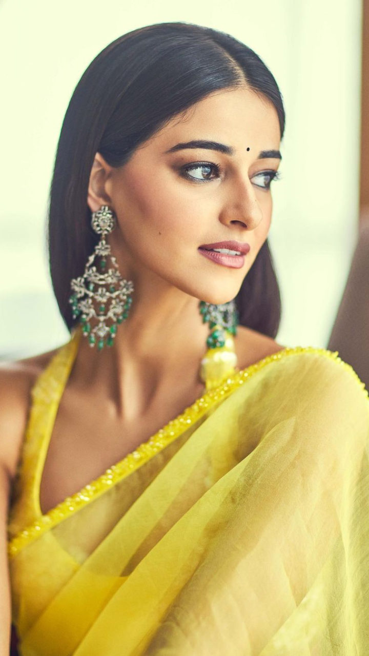 Janhvi Kapoor shines in a yellow Manish Malhotra saree! | Fashionworldhub