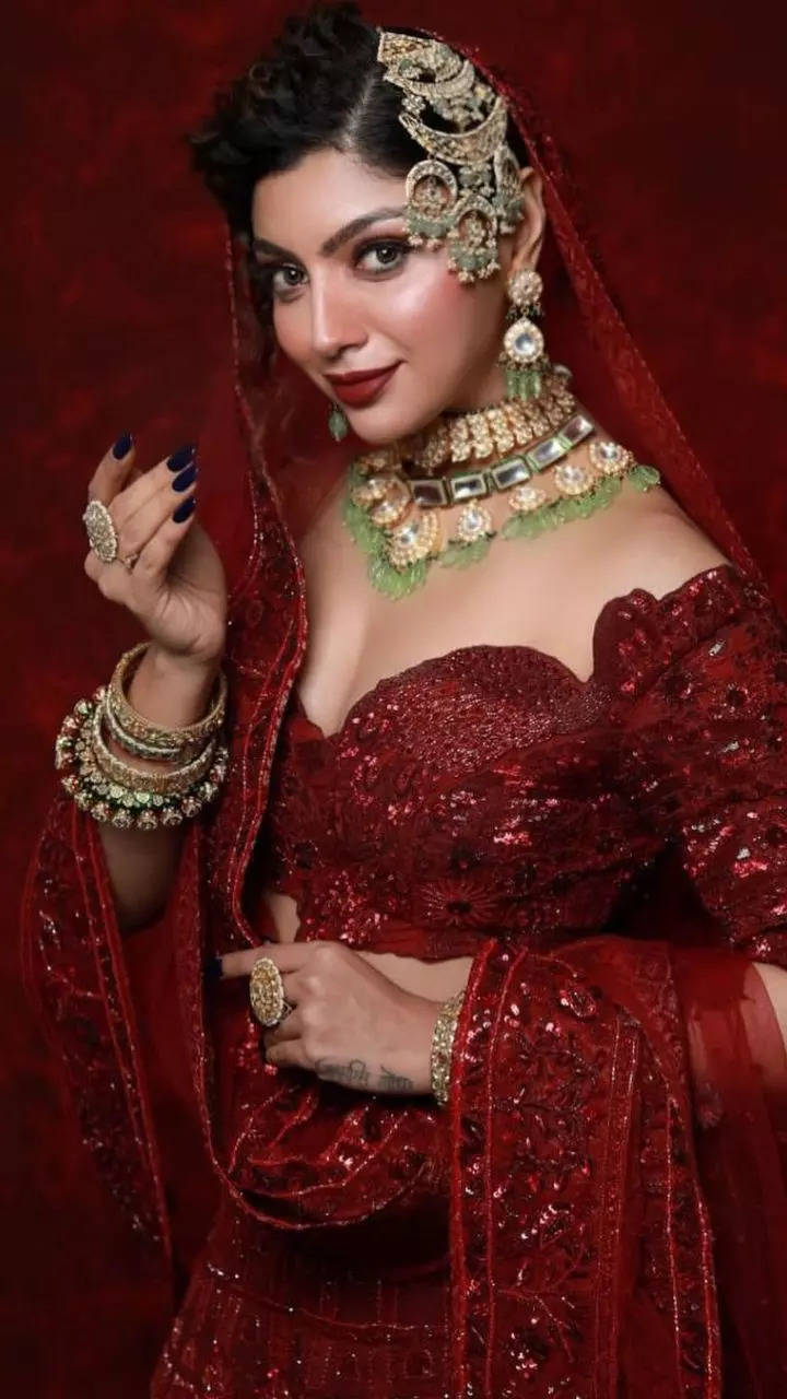 Imlie actress Adrija Roy's elegant traditional looks | Times of India