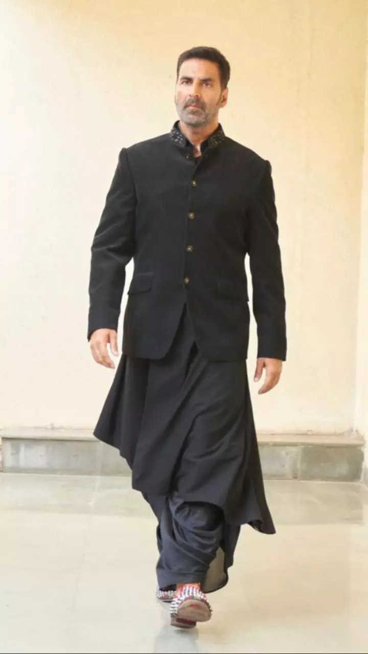 Shahrukh khan indo western on sale dress