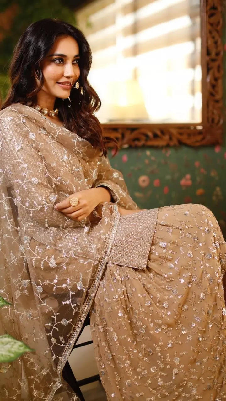 HomeShop18 - Handpicked by Surbhi Jyoti Designer Sarees... | Facebook