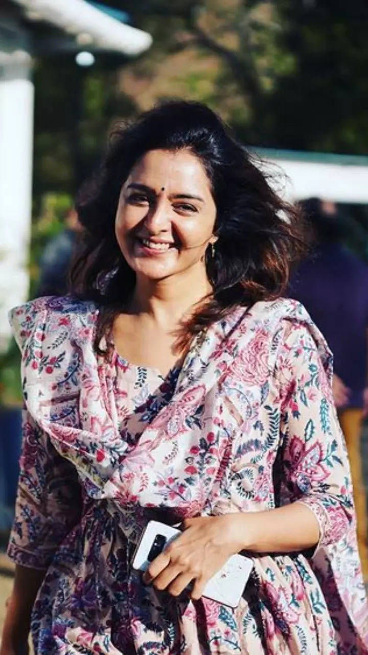 Asuran Manju Warrier stuns fans in modern dresses - Tamil News -  IndiaGlitz.com