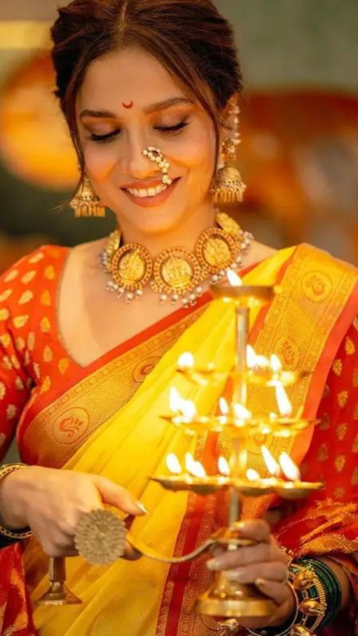 Top 10 Jewellery / Fashion Tips for a Maharashtrian Bride... | Nauvari saree,  Indian bridal sarees, Wedding saree indian