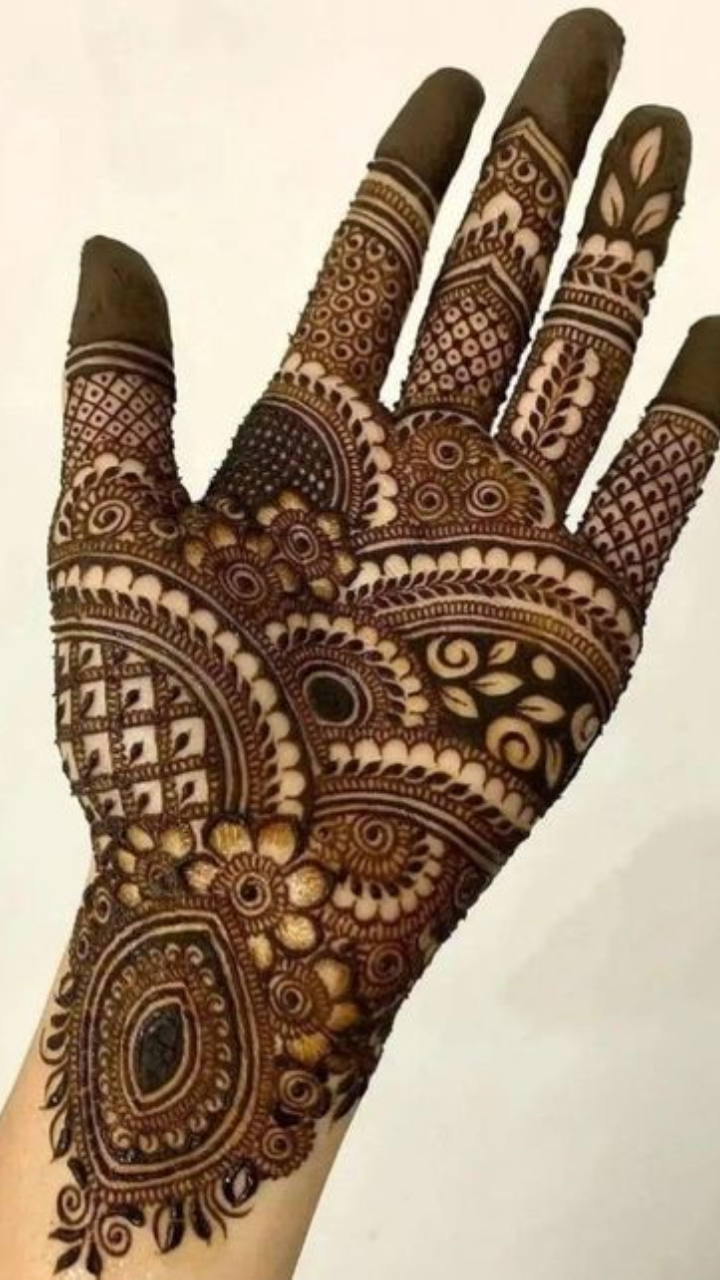 Beautiful Mehendi Design by kiran Rangoli Art. #mehndi #henna #wedding  #trending #hennaartist #mehndidesigns #hennatattoo #mehendi… | Instagram