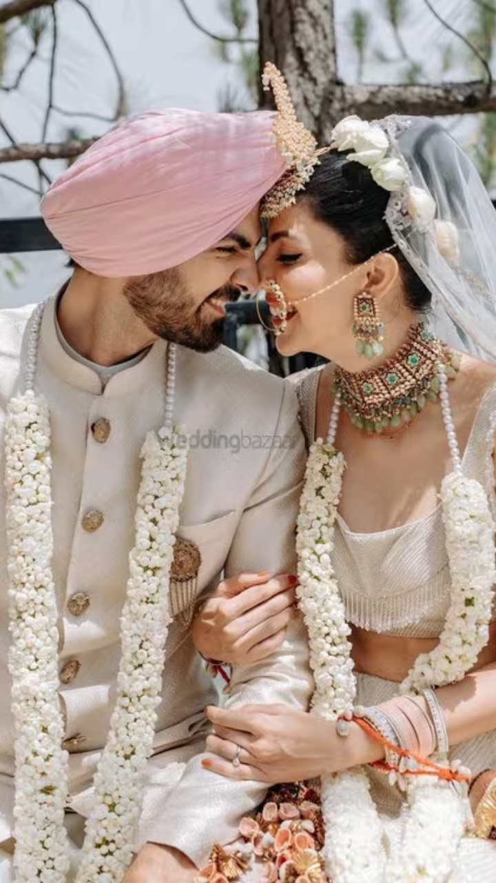While the bride looks stunning in her rani pink embllished lehenga we love  how the groom paired a rani pink haar to match with bae❤️ ... | Instagram