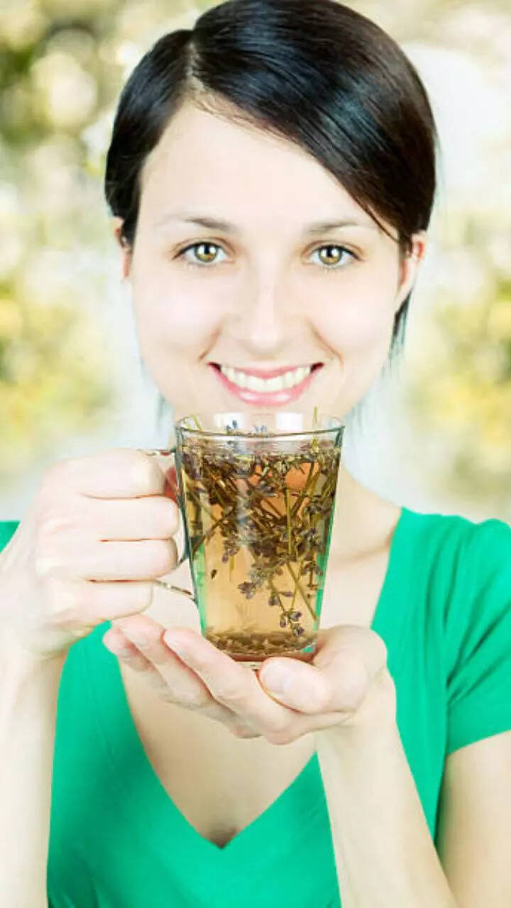 8 Healthy Drinks That Give Instant Relief From Bloating StorialTech