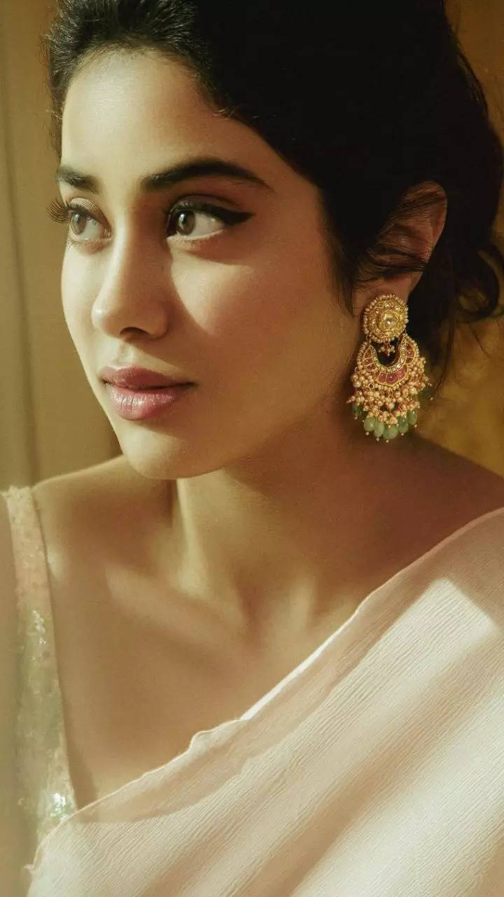 Janhvi Kapoor-Approved Easy Hairstyles For Navratri 2023 | Times Now