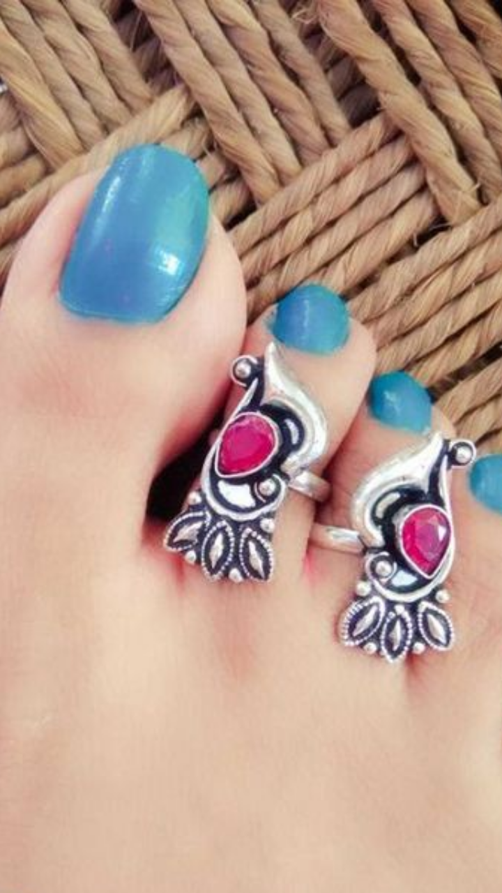 Silver Style 925 Sterling Silver Toe Rings for Women Ladies Pure Chandi  Latest Style Fancy Flower Design Bichiya for Leg Foot Finger Ring :  Amazon.in: Jewellery