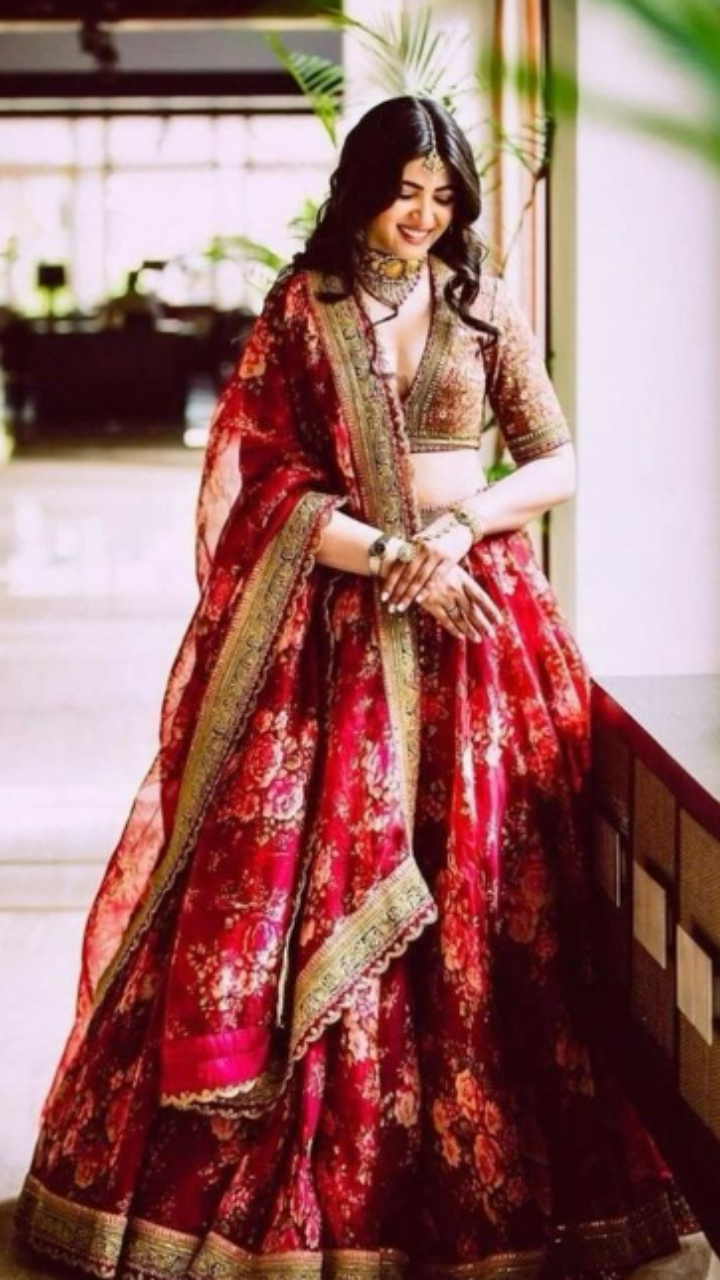 10 Stunning Red Bridal Lehengas To Have Perfect Look at Your Wedding! | Bridal  lehenga images, Lehenga images, Bridal lehenga red