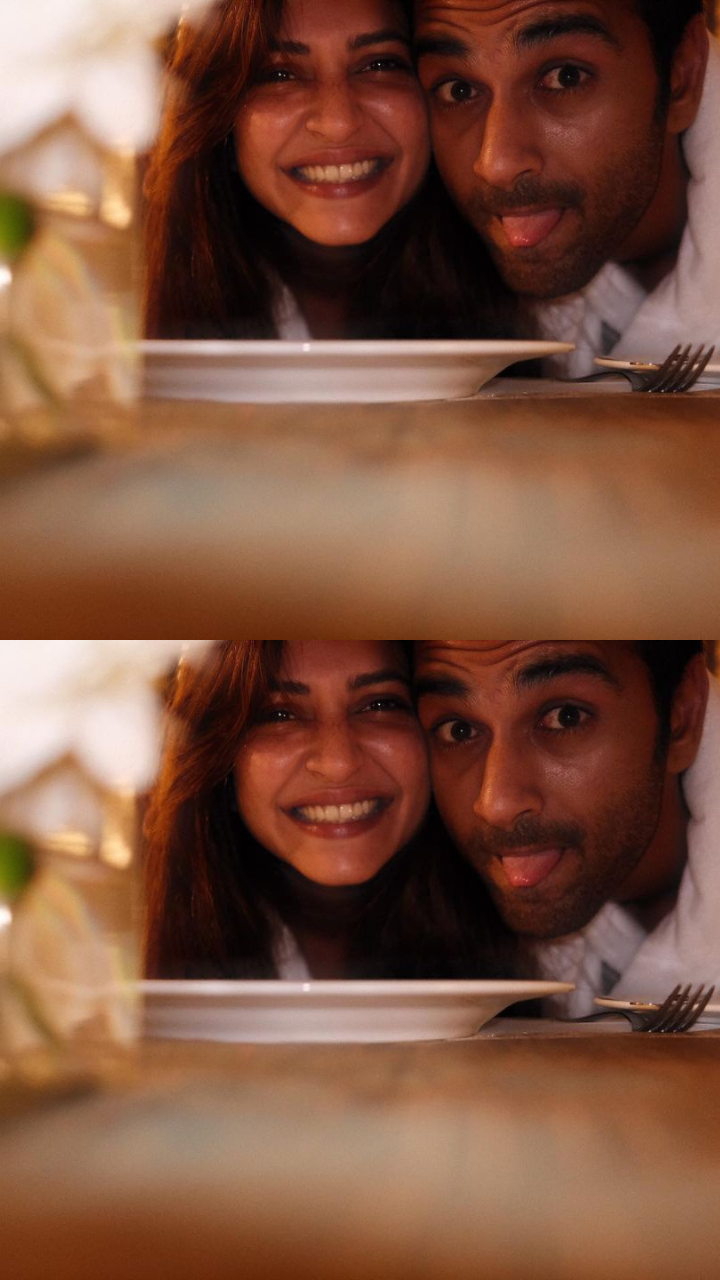 Cute selfie pose ideas for couple 👩🏻‍🤝‍👨🏼 | Galeri disiarkan oleh  Zuhaira Nasrin | Lemon8