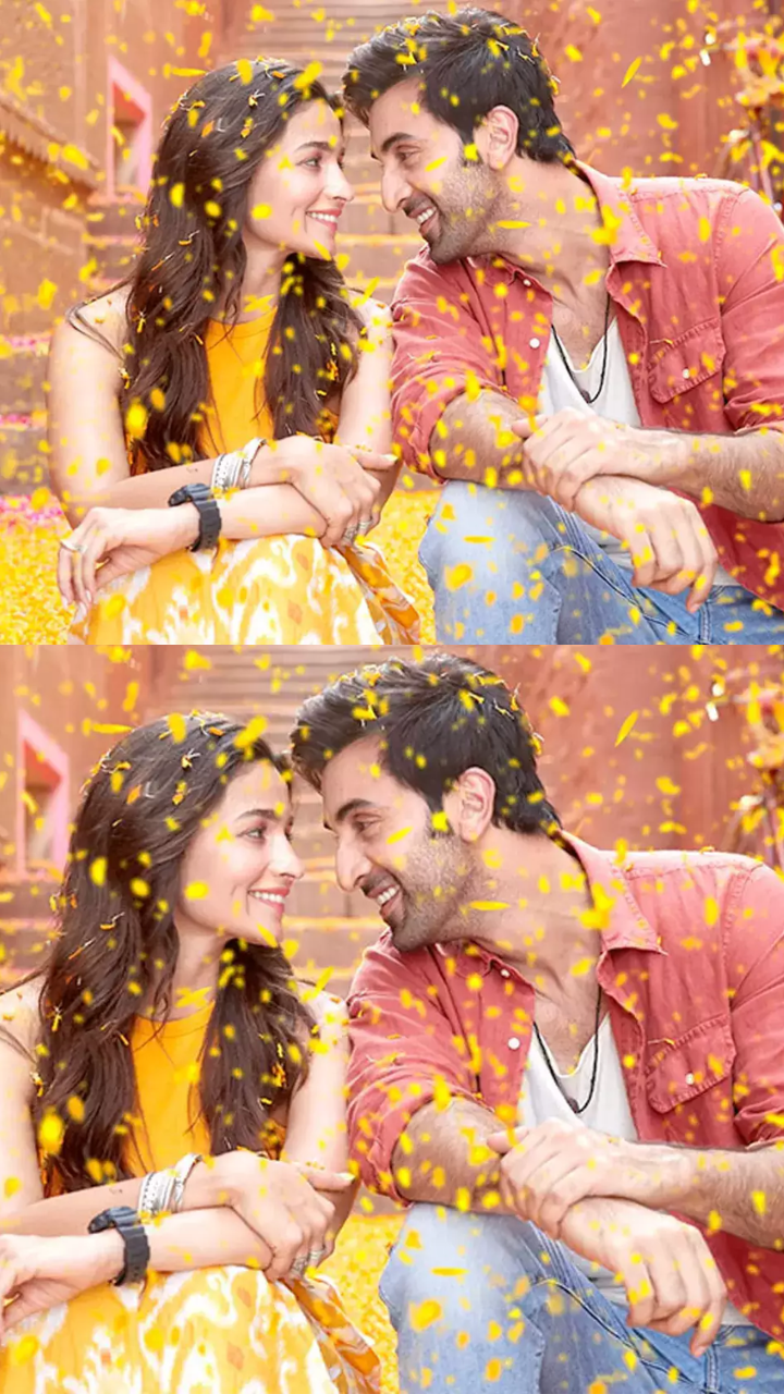 Ranbir Kapoor, Alia Bhatt can't take their eyes off each other in  Brahmastra's Kesariya first glimpse. Watch - India Today