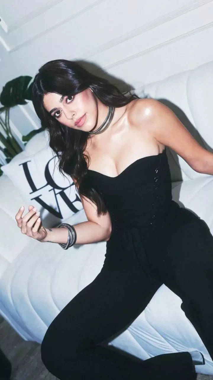 Alaya F Makes Hearts Skip A Beat In Black Corset Jumpsuit With