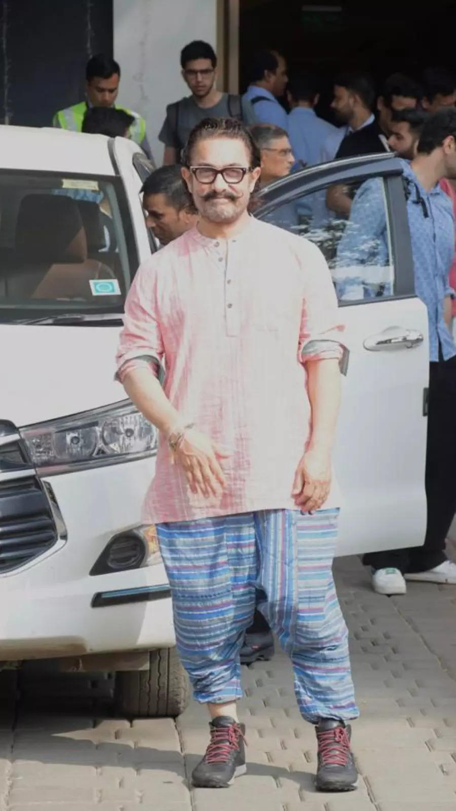 Aamir khan deals in kurta