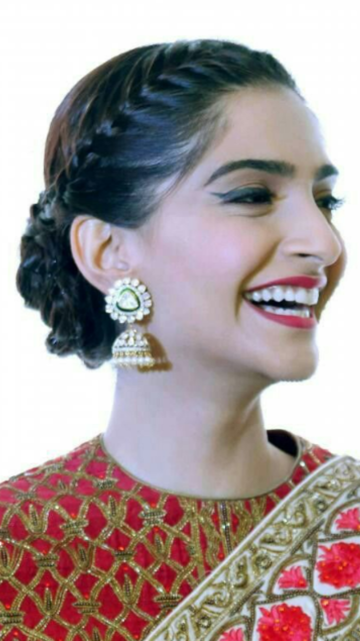 Navratri 2017 Hairstyle: How to Get Sonam Kapoor Inspired Bun Updo this  Festive Season | India.com