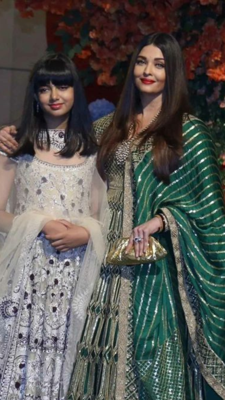 Aishwarya Rai Blue Embriodery Lehenga,अंबानी की पार्टी में जब इतना सुदंर  लहंगा पहनकर पहुंच गईं ऐश्वर्या राय, खूबसूरती के सामने दुल्हन भी पड़ गई फीकी  - aishwarya ...