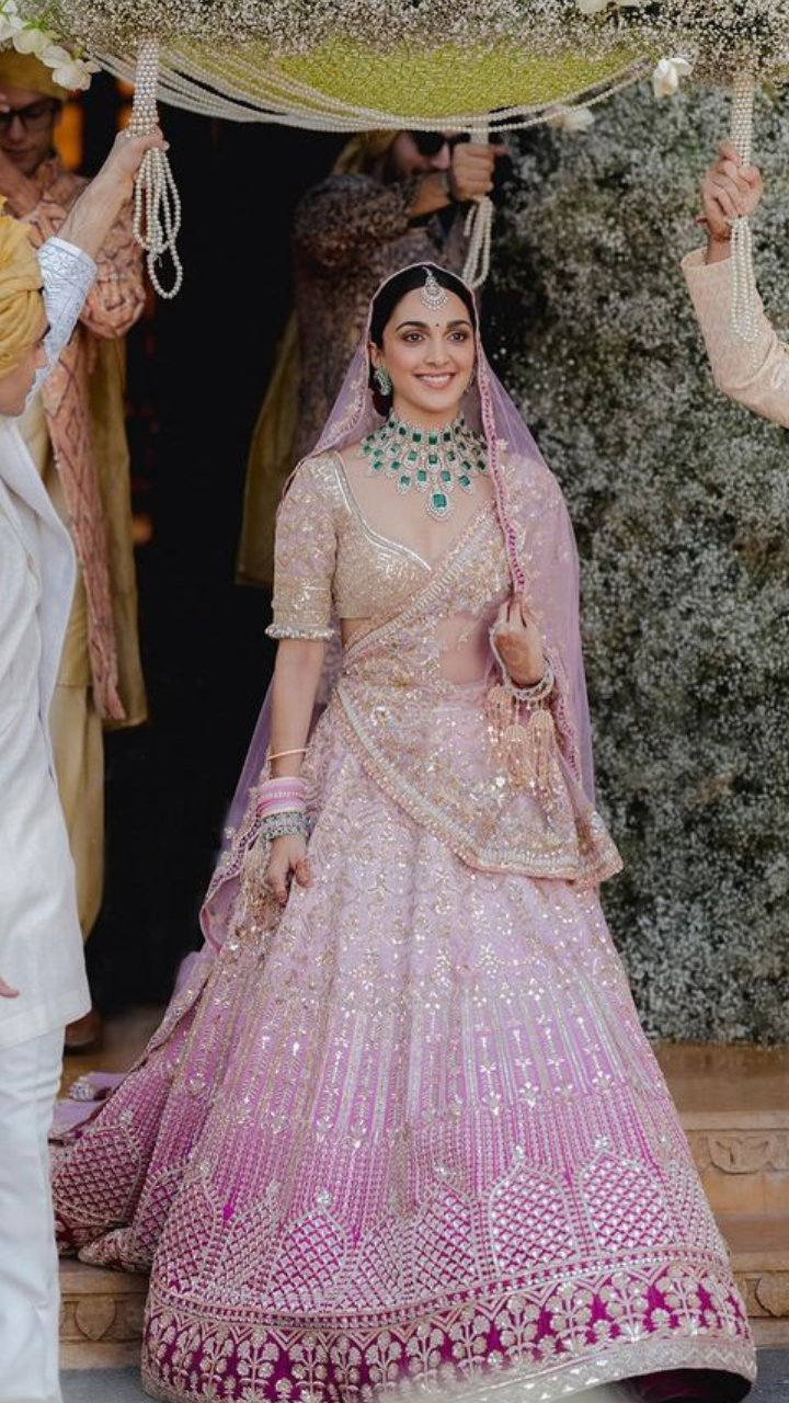 A subtle pink lehenga with striking emerald jewellery, has made our heart  skipped a beat! We love how this bride chose a classic flushed... |  Instagram