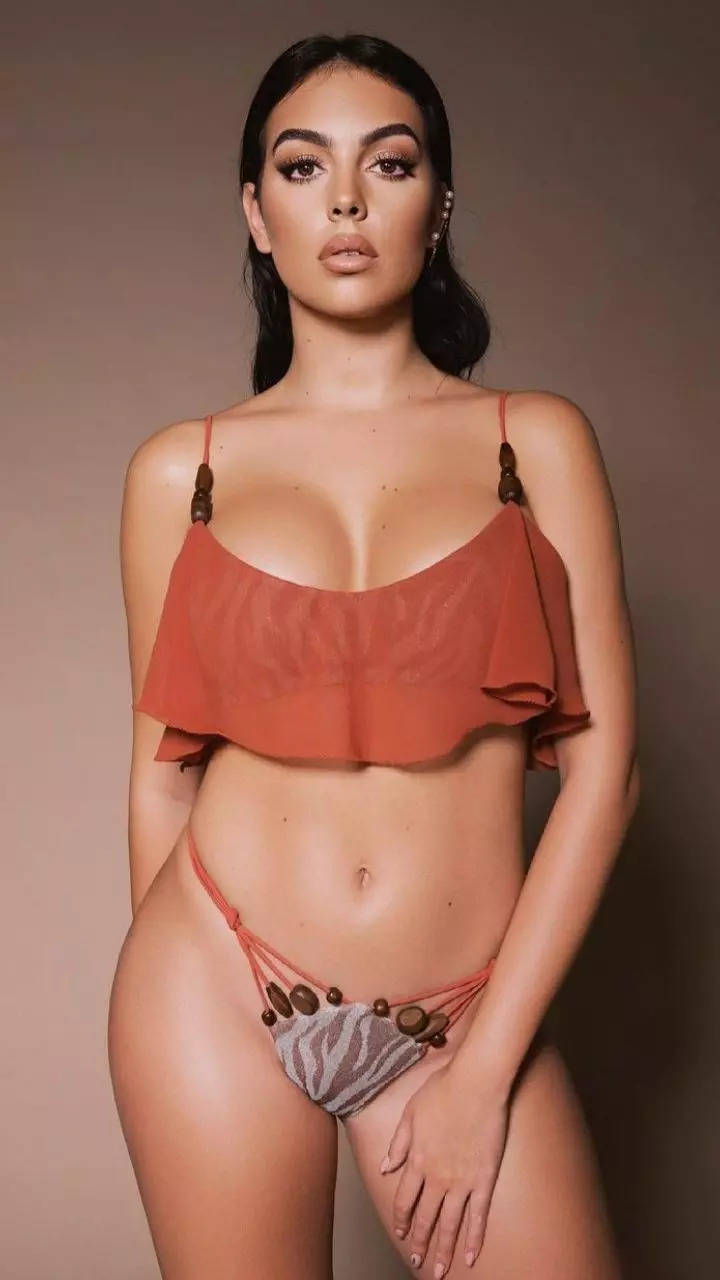 Best bikini pics of CR7's girlfriend Georgina Rodriguez | Times Now