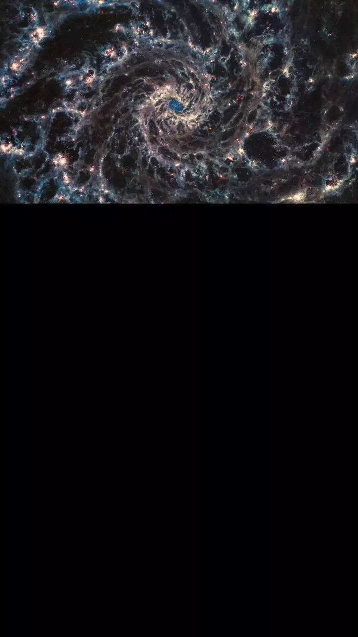 The Phantom Galaxy M74 from the DSS groundbased image  ESAHubble