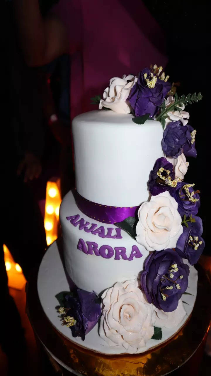 Amrita Arora's Wild Birthday Party Had A Kinky Cake & Sis Malaika Arora  Went Bonkers Over It!