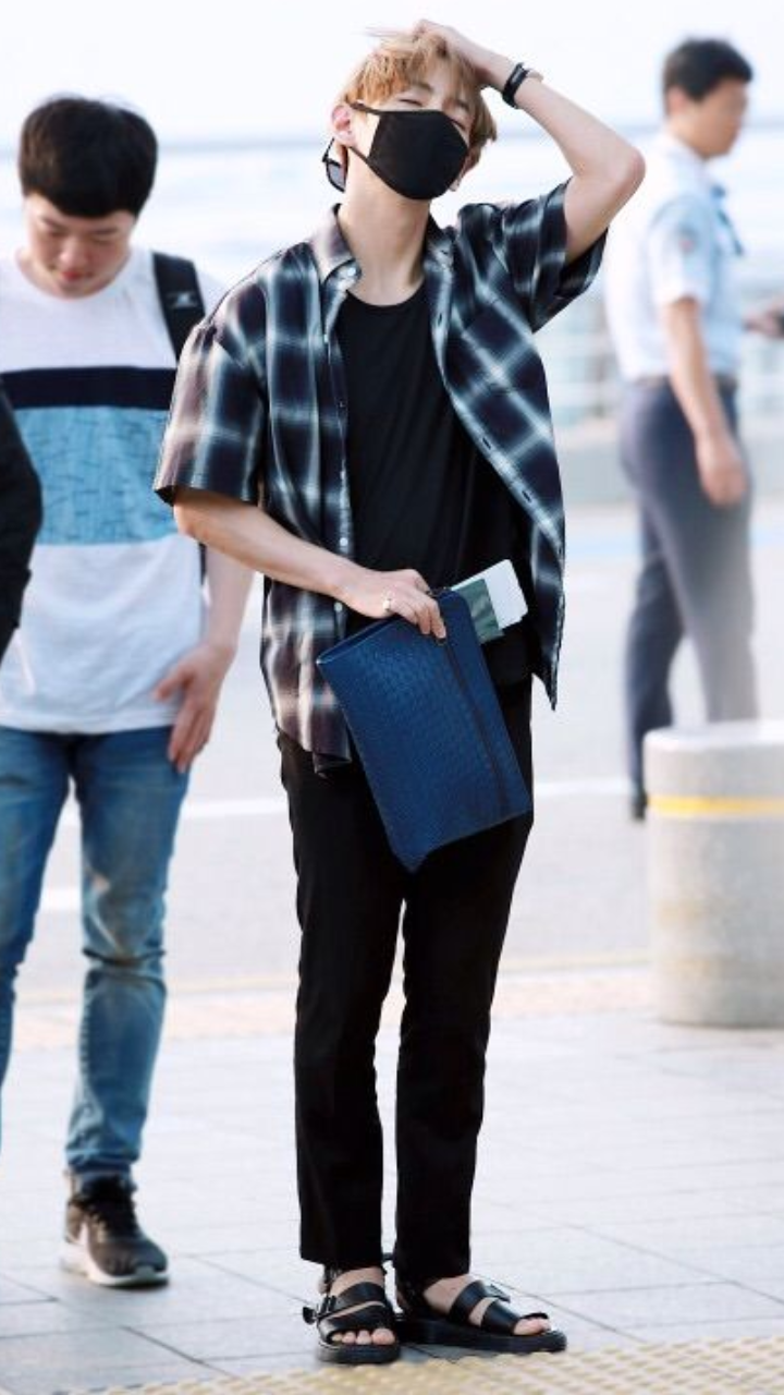 Airport Fashion: BTS V