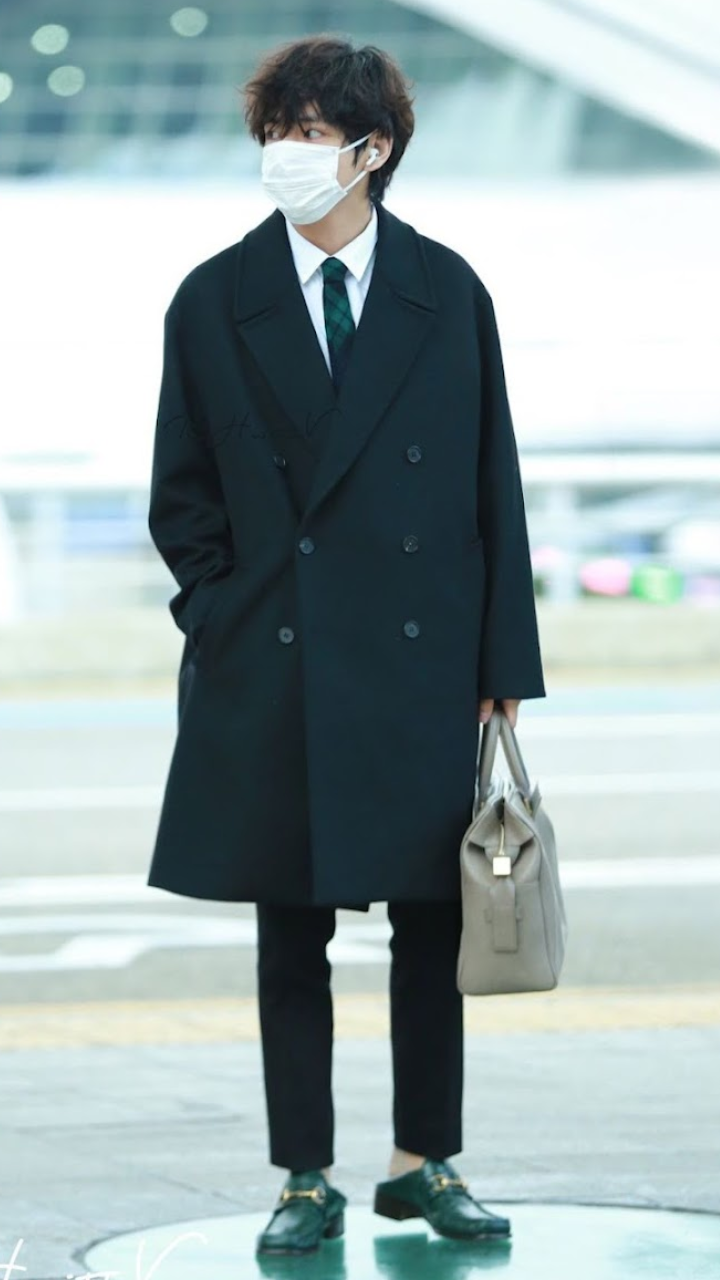Fashion King Taehyung' trends as BTS's V appears classy & chic at the  airport
