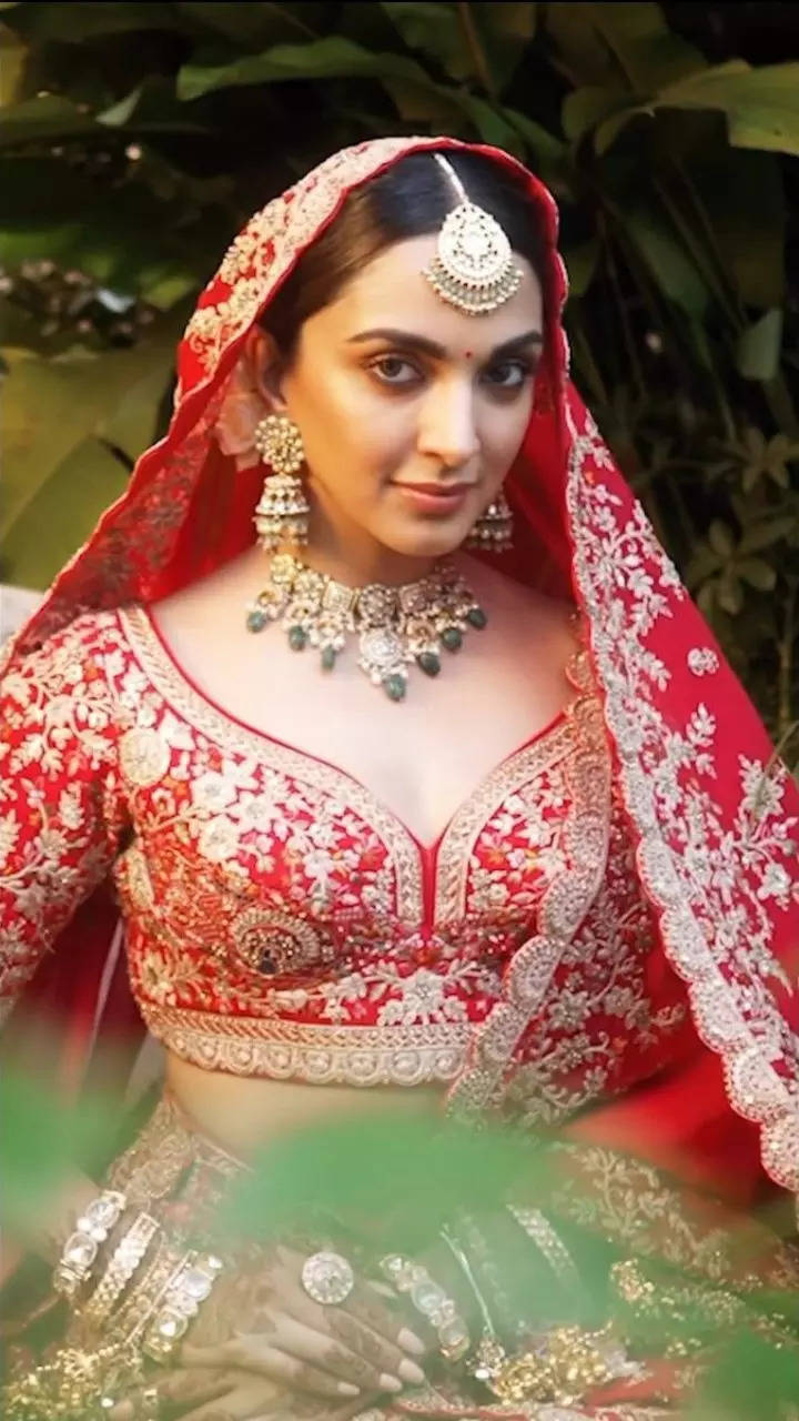 Malaika Arora reveals she is 'ready' to marry Arjun Kapoor: Here are the  'Chaiyya Chaiyya' girl's top bridal looks – News9Live