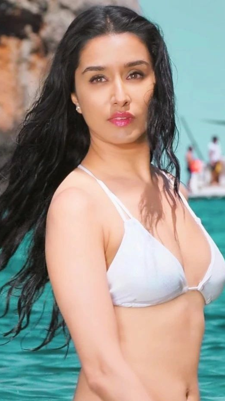 720px x 1280px - Shraddha Kapoor's bikini looks from Tu Jhoothi Main Makkar | Times Now