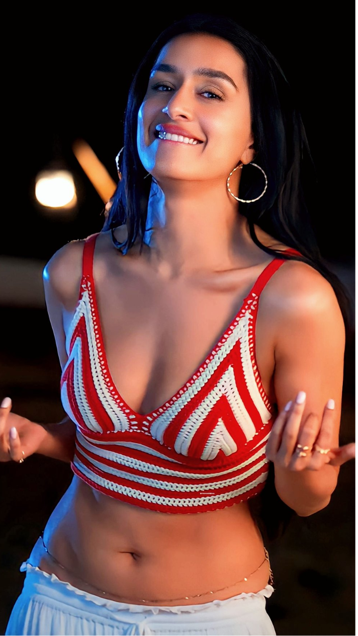 Nangi Sraddha Kapoor - Shraddha Kapoor's bikini looks from Tu Jhoothi Main Makkar | Times Now
