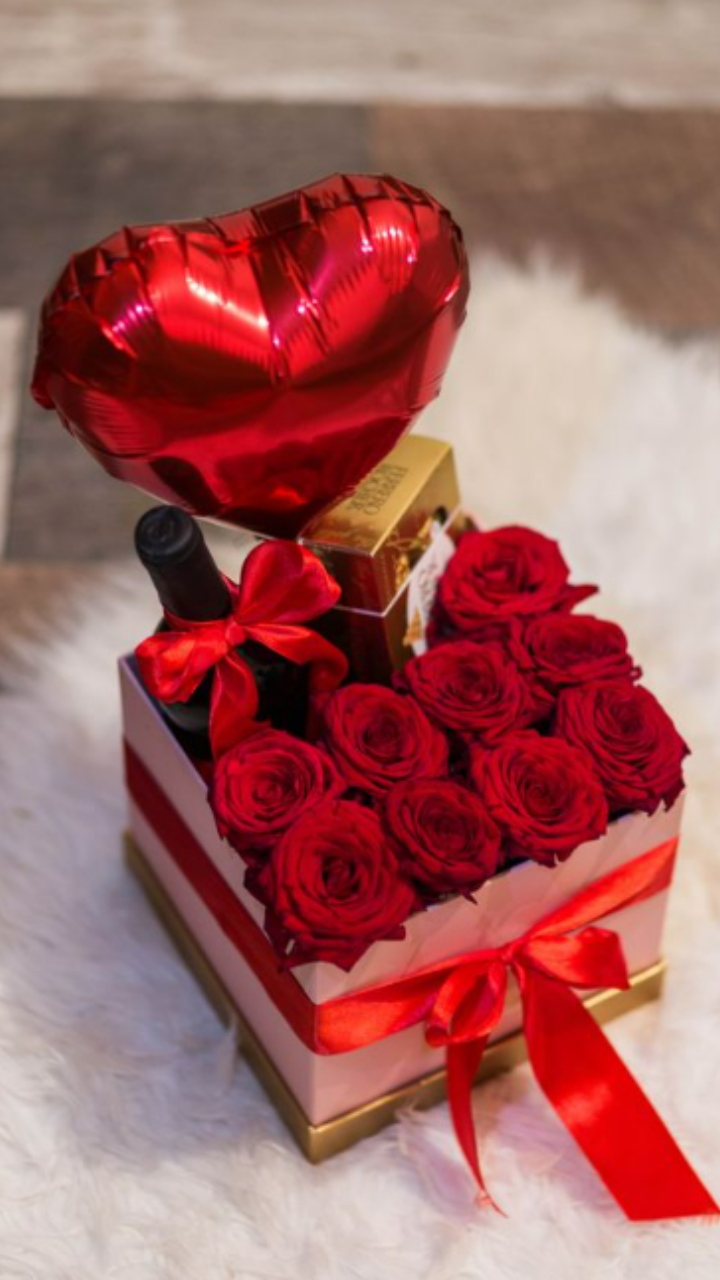 Rose Day 2023: Gifts to make your partner feel special - Hindustan Times