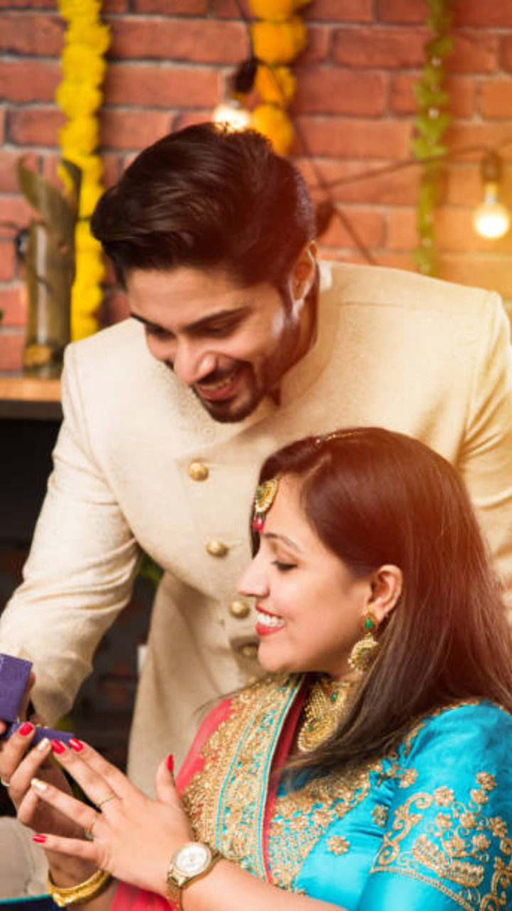 Buy Itiha® Yellow Gudi Showpiece for Gudi Padwa Return Gift Housewarming  Wedding and Diwali Gift- 11 inches Online at Low Prices in India - Amazon.in
