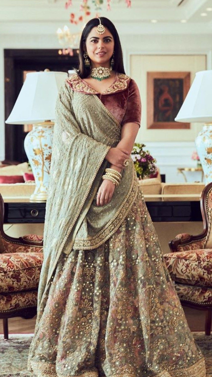 Mouni Roy To Hina Khan 5 Latest Lehenga Dupatta Draping Styles | mouni roy  to hina khan 5 latest lehenga dupatta draping styles | HerZindagi