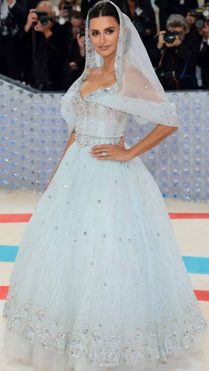 Met Gala 2023: Penélope Cruz Slips Into Vintage Chanel Wedding Gown With  Veil