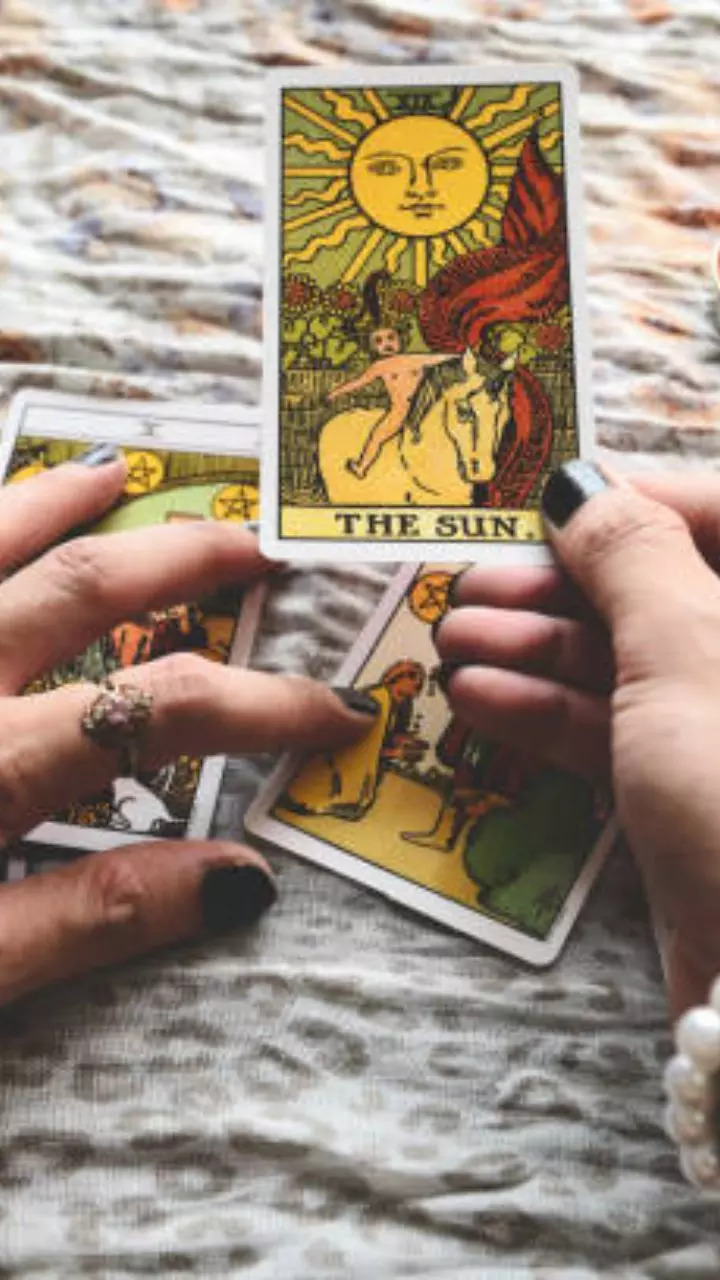 Tarot Card Predictions for All Zodiac Signs for May 14 2023