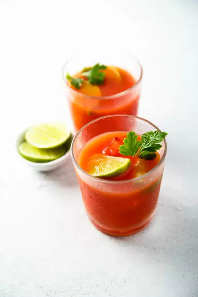 Tomato juice lemon mask