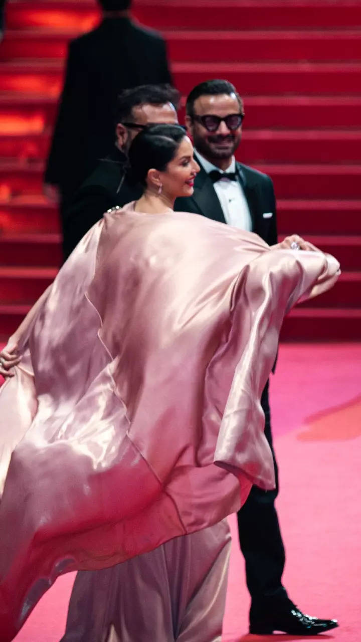 Cannes 2023: Sunny Leone Steals The Show In High-Slit Gown As She Walks ...