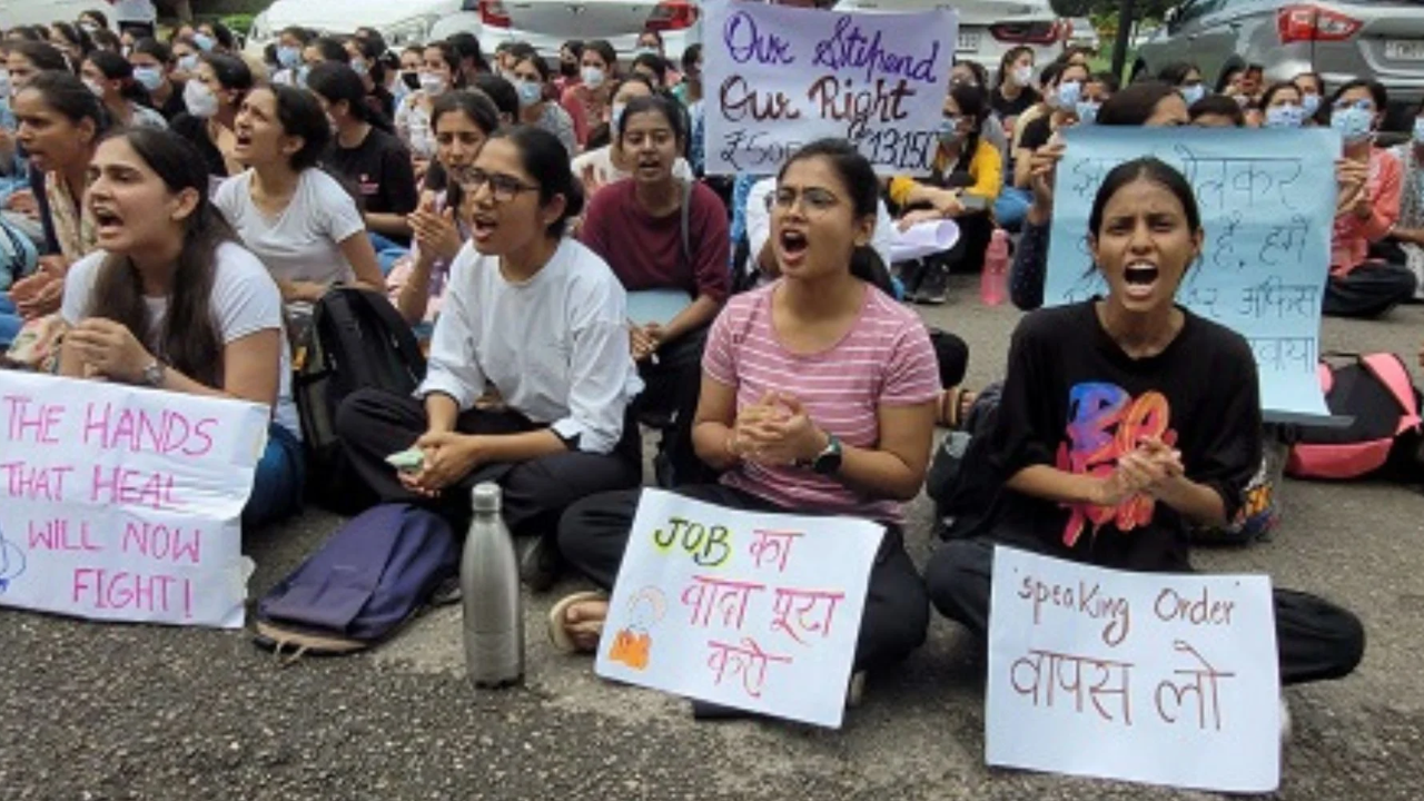 Pgimer Chandigarh Nursing Students Protest Against Admin For Failure To