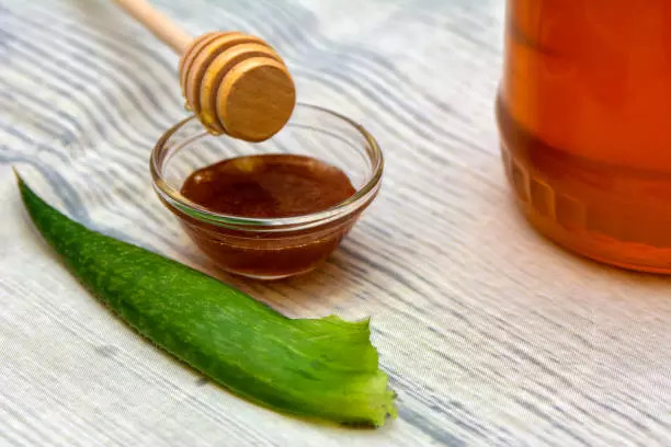 Cinnamon aloe vera mask