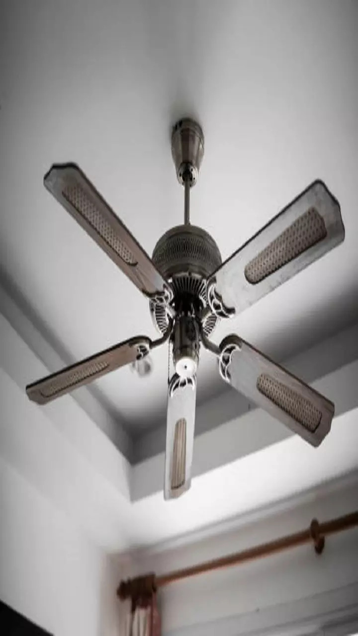 Adjust the ceiling fans