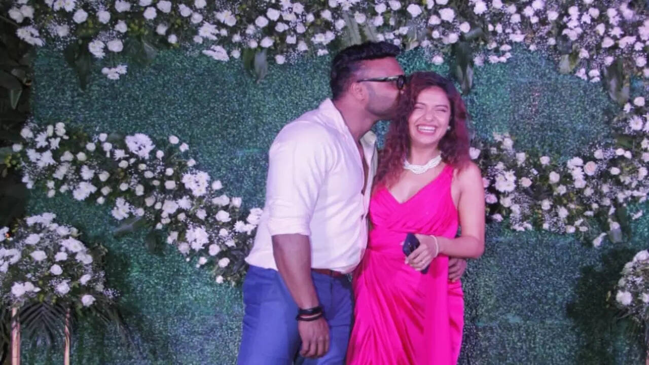 Pda Rules Dubai At Erin Wright Blog