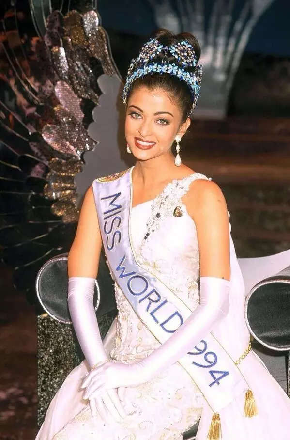 Miss World When Aishwarya Rai Asked Beauty Queens To Look Beyond Boundaries Set By Man In 1994 Winning Speech Entertainment News Times Now