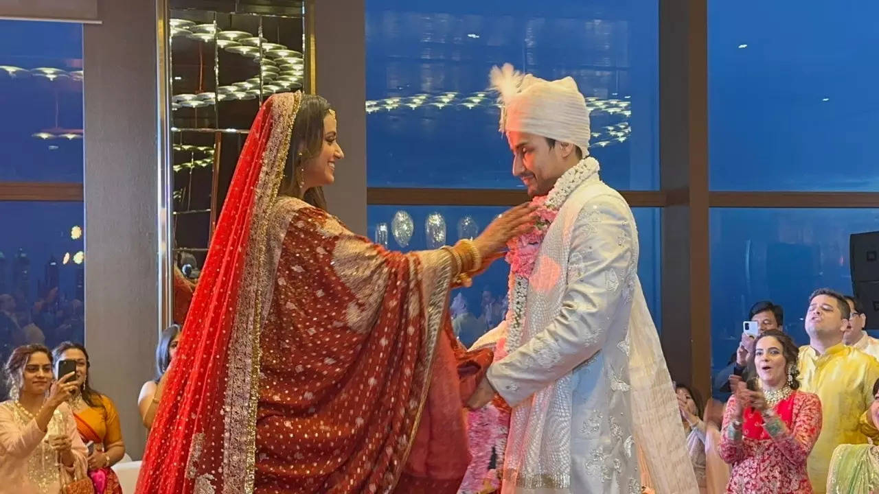 Vikram Bhatt's daughter Krishna Bhatt ties the knot with Vedant Sarda